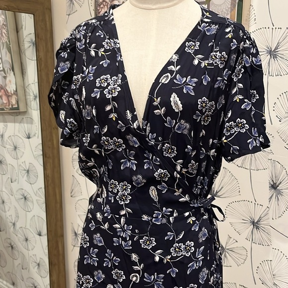 GAP L tall Floral Navy Wrap Dress - Picture 3 of 3